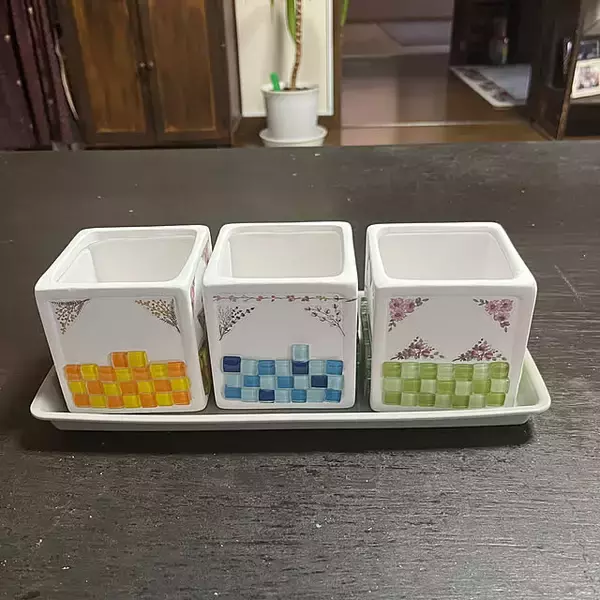 「貼るだけでOK♪100均「ガラスタイル」＆「タイルステッカー」でお手軽DIY」の画像