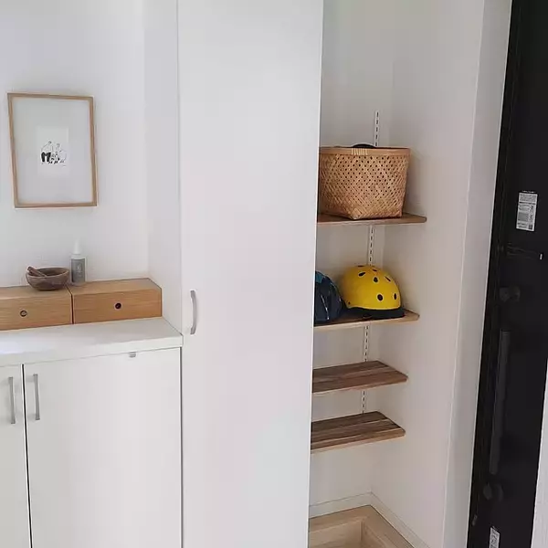「キレイをキープしてインテリアにもこだわる♪毎日が快適に過ごせる玄関のDIY実例」の画像