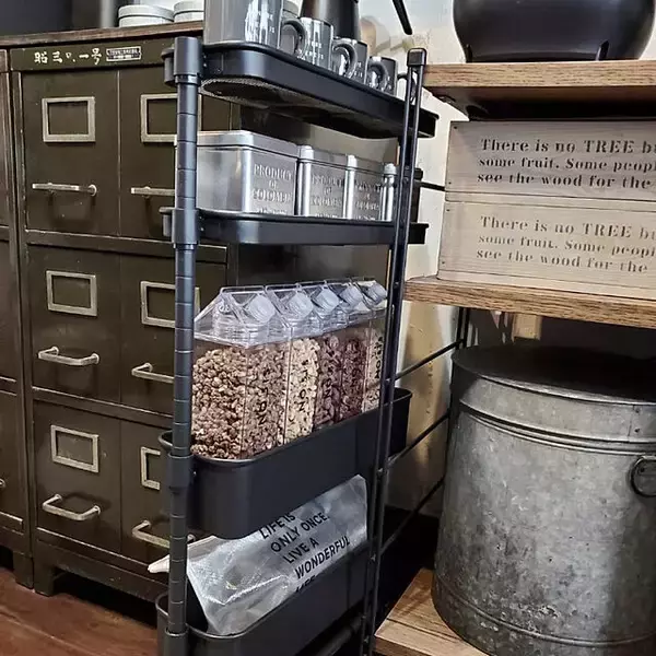 「収納も移動も便利！キッチンワゴンを使った整理収納アイデア」の画像