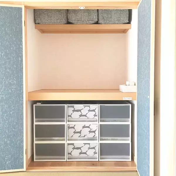 「見せる派も隠す派も納得！今すぐ実践したい押入れ収納のアイデア集」の画像