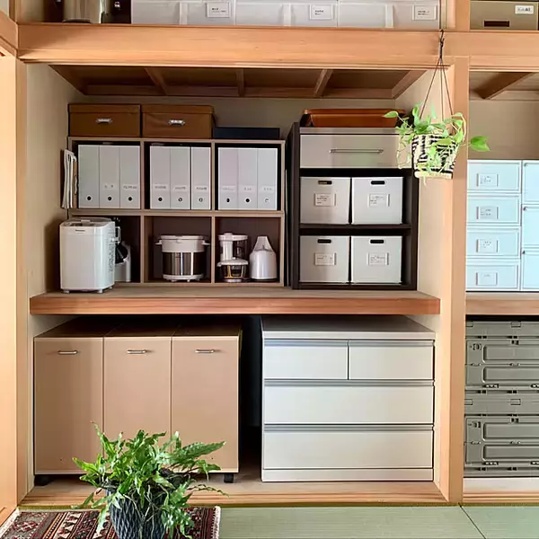 「見せる派も隠す派も納得！今すぐ実践したい押入れ収納のアイデア集」の画像