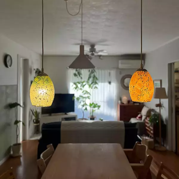 「「ステンドグラス照明がアクセント。使い勝手とお気に入りが共存する、愛着あふれるキッチン」 by siosai10さん」の画像