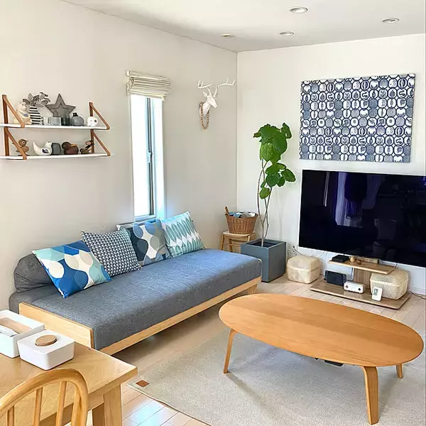 「高さ調整や移動もできて便利♪レイアウトが広がるテレビスタンドのあるお部屋」の画像