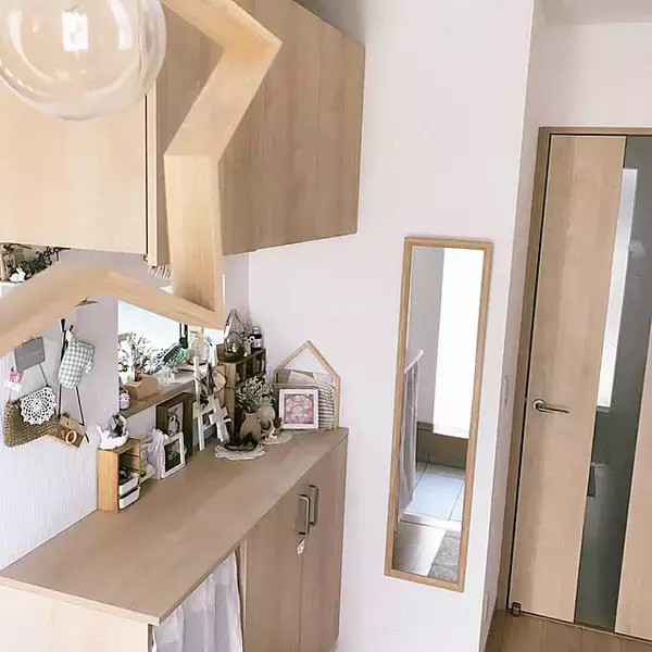 「暮らしを心地よくアップデート！使いやすくてデザイン性のあるニトリのミラー」の画像