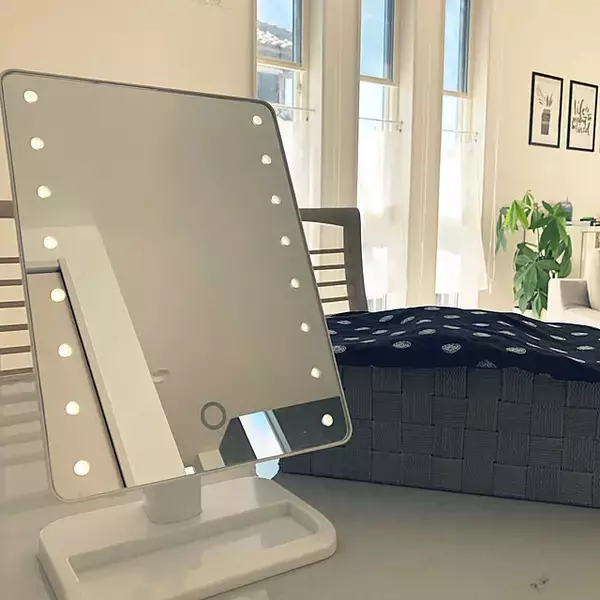 「暮らしを心地よくアップデート！使いやすくてデザイン性のあるニトリのミラー」の画像