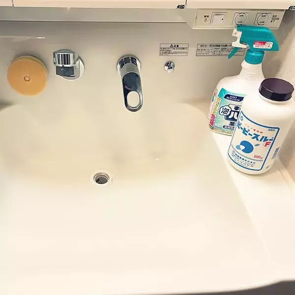 「手間を減らしてくれるアイデアで楽掃除♪おうちの排水口をキレイに保つ便利な工夫」の画像