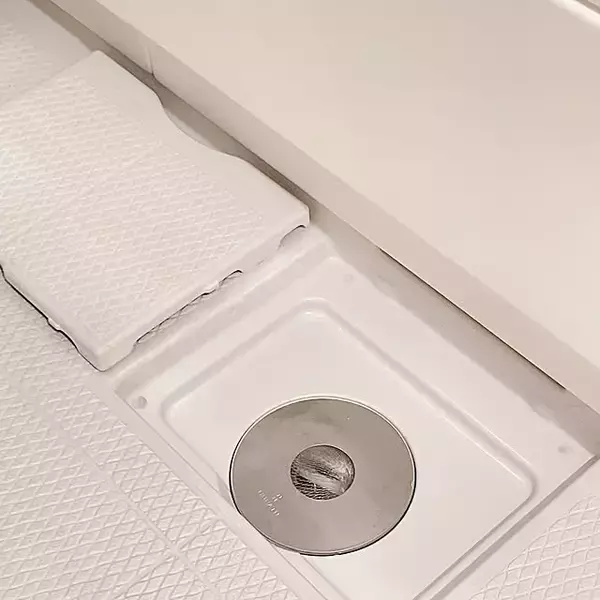 「手間を減らしてくれるアイデアで楽掃除♪おうちの排水口をキレイに保つ便利な工夫」の画像