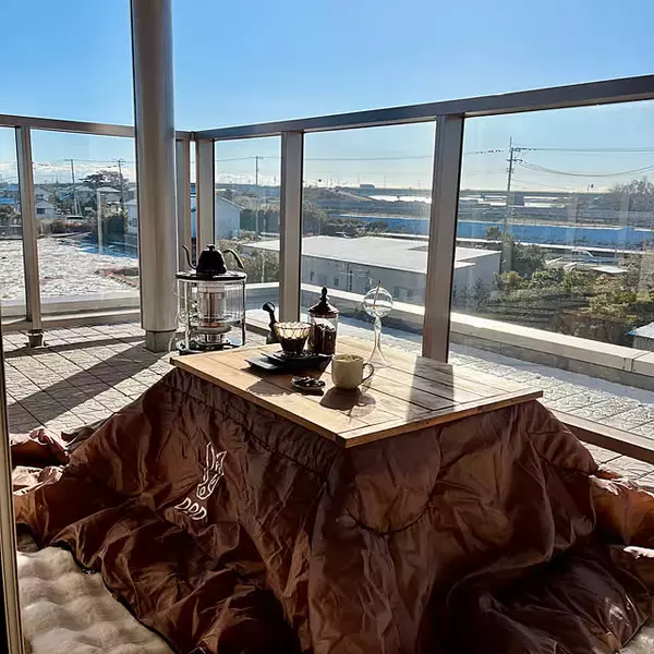 「おうち時間をもっと快適に♪寒い季節もほっこりとあたたかく過ごせるこたつのある部屋10選」の画像