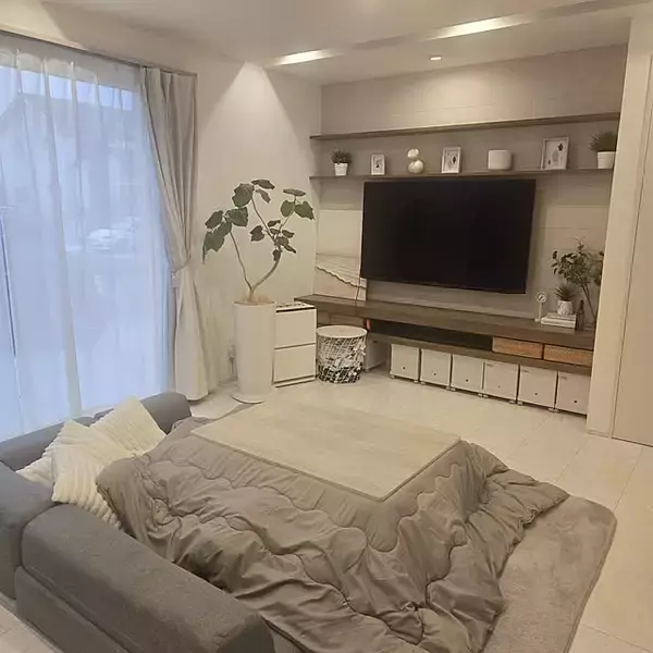 「おうち時間をもっと快適に♪寒い季節もほっこりとあたたかく過ごせるこたつのある部屋10選」の画像