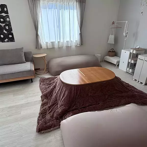 「おうち時間をもっと快適に♪寒い季節もほっこりとあたたかく過ごせるこたつのある部屋10選」の画像