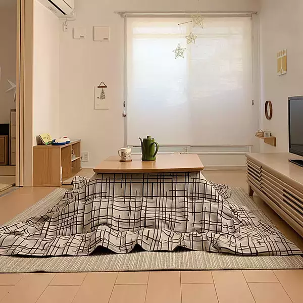 「おうち時間をもっと快適に♪寒い季節もほっこりとあたたかく過ごせるこたつのある部屋10選」の画像