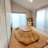 「おうち時間をもっと快適に♪寒い季節もほっこりとあたたかく過ごせるこたつのある部屋10選」の画像6