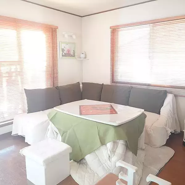 「おうち時間をもっと快適に♪寒い季節もほっこりとあたたかく過ごせるこたつのある部屋10選」の画像