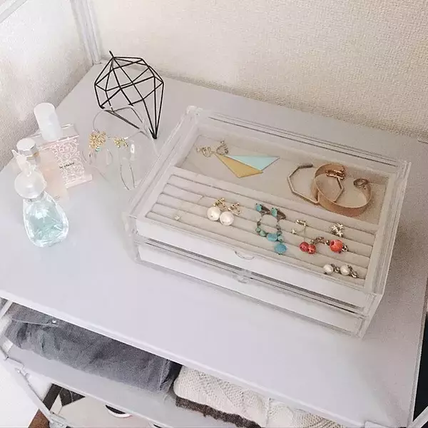 「中身をスッキリ一覧できて美しく収納。無印良品のアクリルケース」の画像
