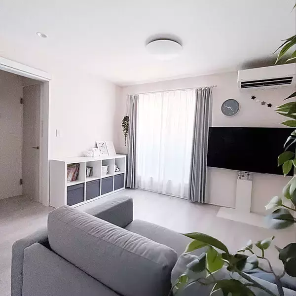 「わたしらしいコーデがきっと見つかる☆イメージ自在なグレーインテリア」の画像