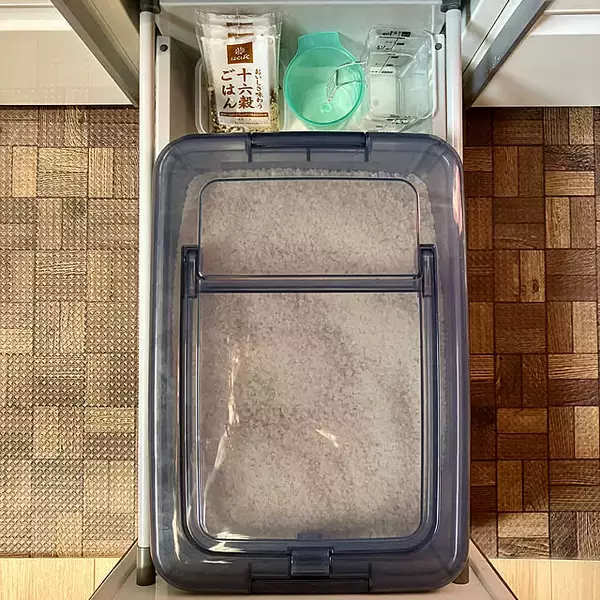 「米びつのベストポジションをみつけた☆使いやすいのに邪魔にならない置き場アイディア6選」の画像