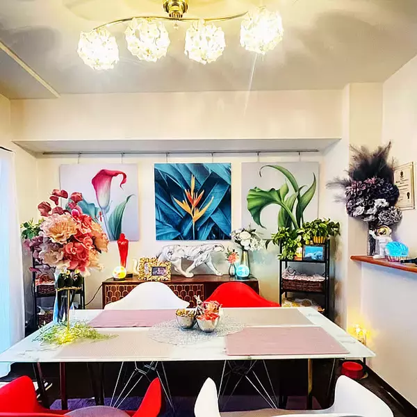 「海外ドラマのような空間を実現！世界観と統一感のある、海外風インテリアの実例6選」の画像