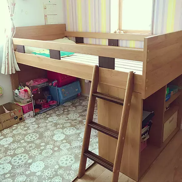 「コンパクトなお部屋でも大丈夫♪スペースを有効活用できるベッド実例」の画像