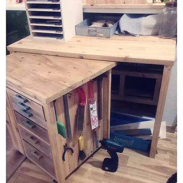 「スッキリ収納させて使い勝手もアップ♪DIYで作る工具収納スペース」の画像