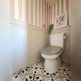 「DIYで居心地アップ！トイレの壁をお好みにリメイクした実例10選」の画像7