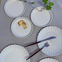 食卓を華やかに着飾ってくれる♡どんなシーンにも使いやすいダイソーの高見え食器6選