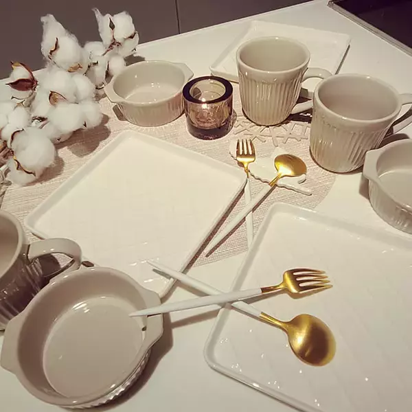 「食卓を華やかに着飾ってくれる♡どんなシーンにも使いやすいダイソーの高見え食器6選」の画像