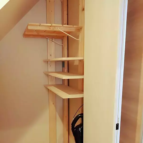 「収納もインテリアも自由にデザイン♪手に入れやすく加工もしやすい、すのこを活用したDIY実例」の画像