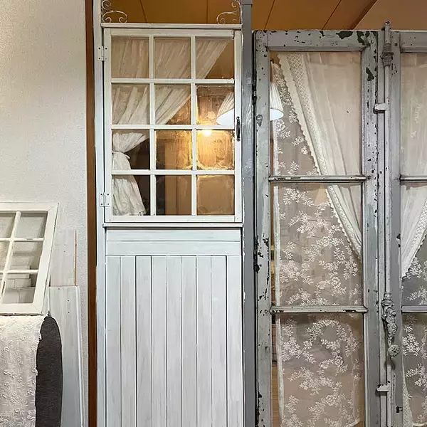 「収納もインテリアも自由にデザイン♪手に入れやすく加工もしやすい、すのこを活用したDIY実例」の画像