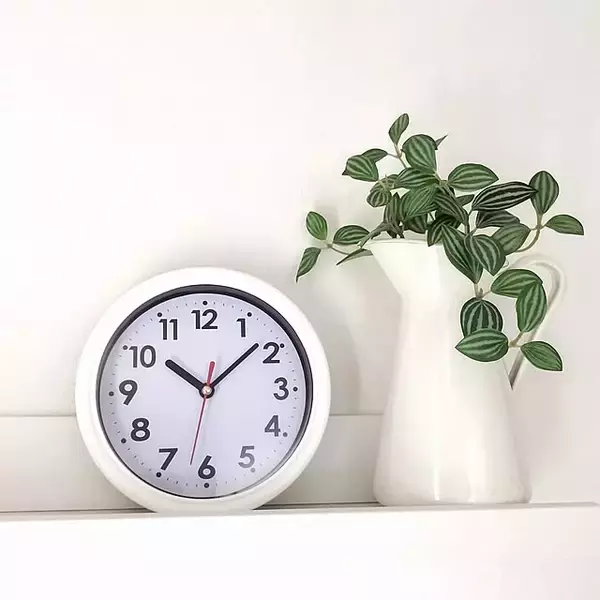 インテリアに合うものがきっと見つかる♪コーディネートに加えたい、デザイン豊富なダイソーの時計6選