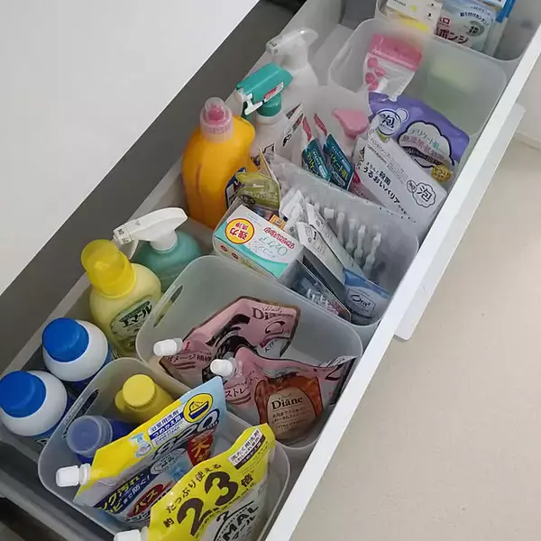 「お部屋のいろいろなものを仕分けて収納♪ダイソーの「積み重ね収納ボックス」」の画像