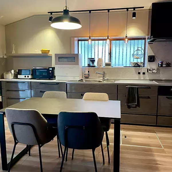 「コレに決めて正解でした☆みんなのこだわりダイニングテーブル7選」の画像