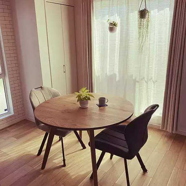 「コレに決めて正解でした☆みんなのこだわりダイニングテーブル7選」の画像