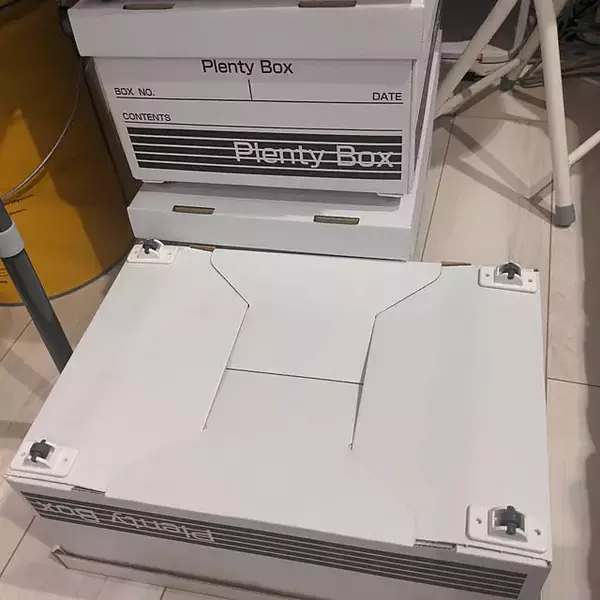 「スムーズに動かせるひと工夫で使いやすさアップ！100均のキャスターを活用した収納アイデア6選」の画像