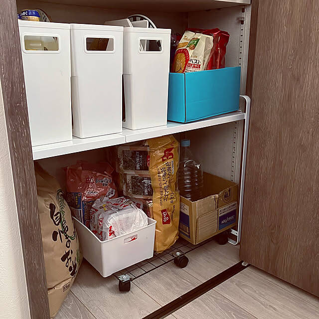 スムーズに動かせるひと工夫で使いやすさアップ！100均のキャスターを活用した収納アイデア6選