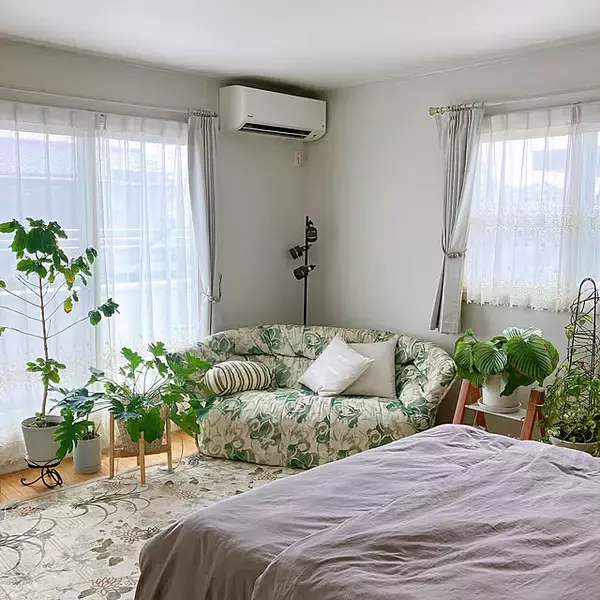「機能性もデザインも抜群でどんなお部屋にも合わせられる！ニトリのカーテンを使ったお部屋」の画像