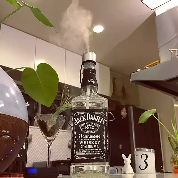 「捨てるのはもったいない！お部屋に彩りを与える空き瓶リメイクアイデア」の画像