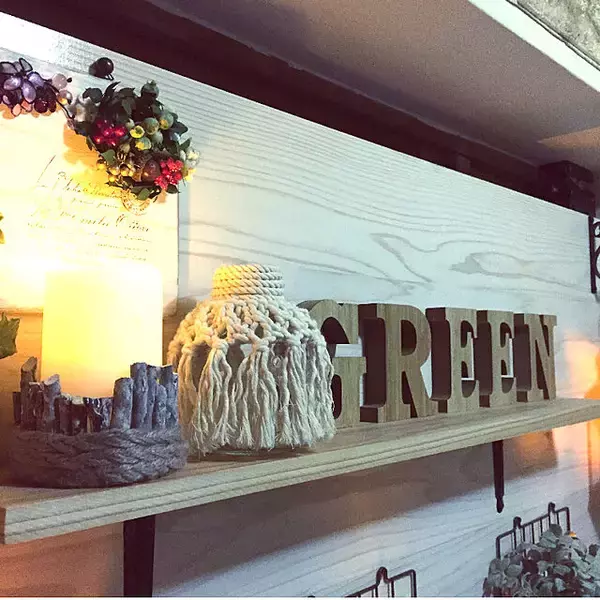 「捨てるのはもったいない！お部屋に彩りを与える空き瓶リメイクアイデア」の画像