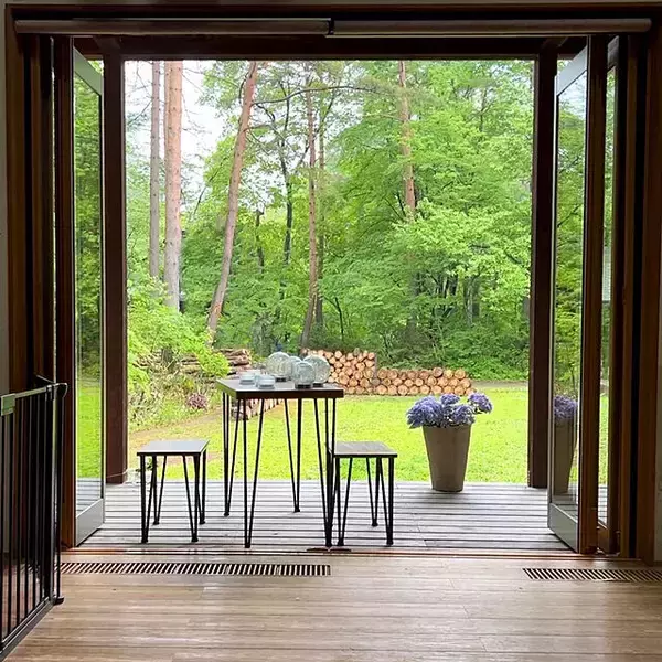 「省スペースに自由なレイアウト♪クロシオのアートダイニング3点セット」の画像