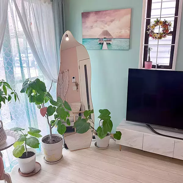 置くだけで暮らしが変わる！インテリアにも映えるスタンドタイプの全身鏡