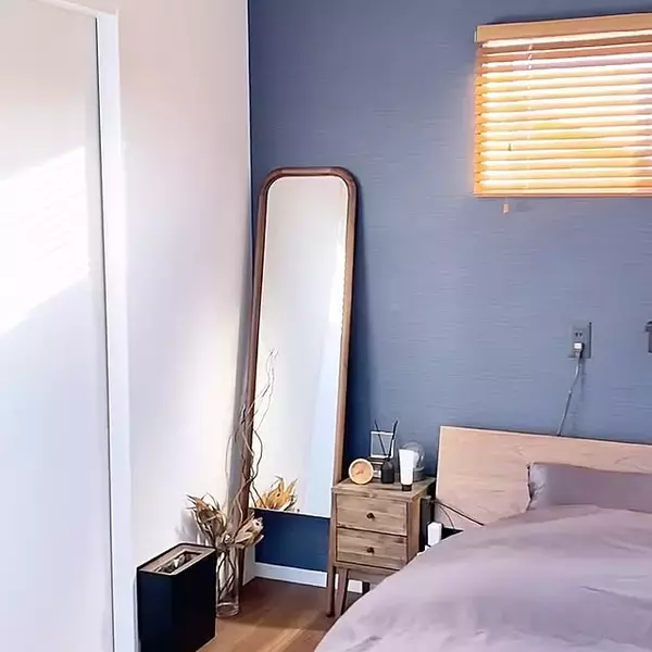 「置くだけで暮らしが変わる！インテリアにも映えるスタンドタイプの全身鏡」の画像