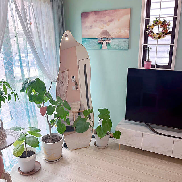 置くだけで暮らしが変わる！インテリアにも映えるスタンドタイプの全身鏡