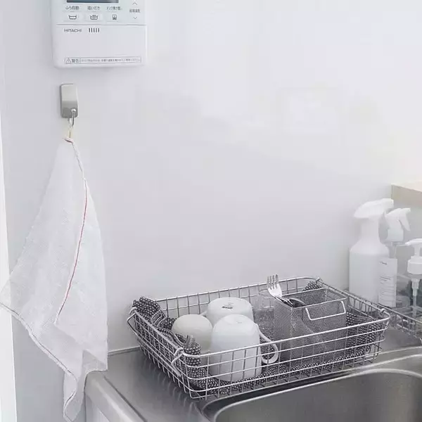 「使いやすさと清潔を両立できる！見た目もすっきりなふきんの置き方6選」の画像