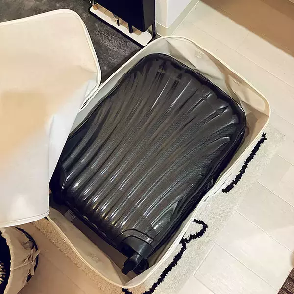 「隠す派も見せる派も大注目！参考にしたいスーツケース収納のアイデア」の画像