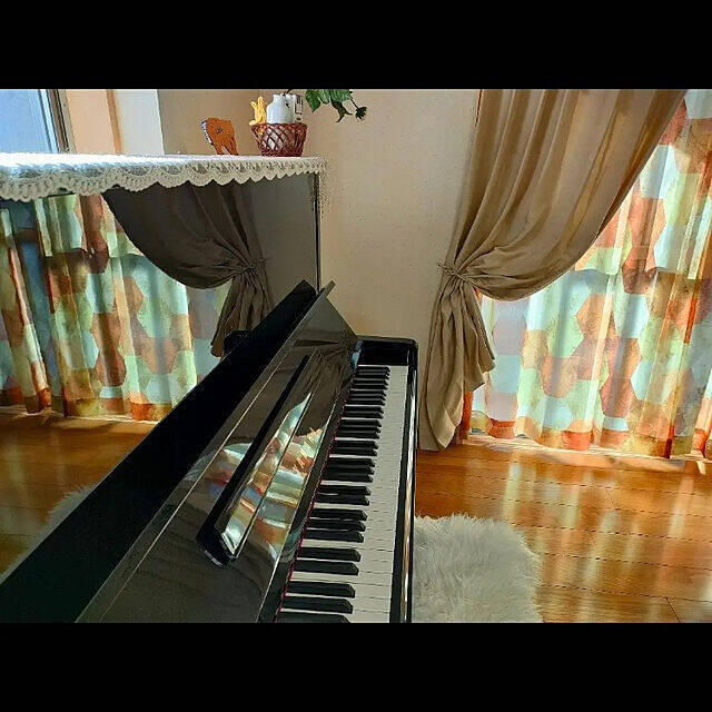 光と風をやさしく取り込む♡レースカーテンを効果的に使った魅力的なお部屋