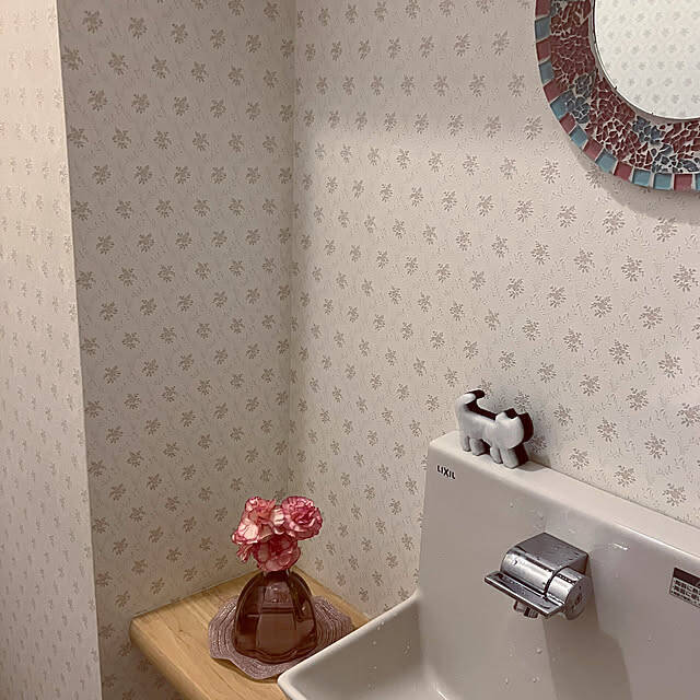 お花を飾ってもそのままでも目を引く♪セリアのフラワーベースがある暮らし