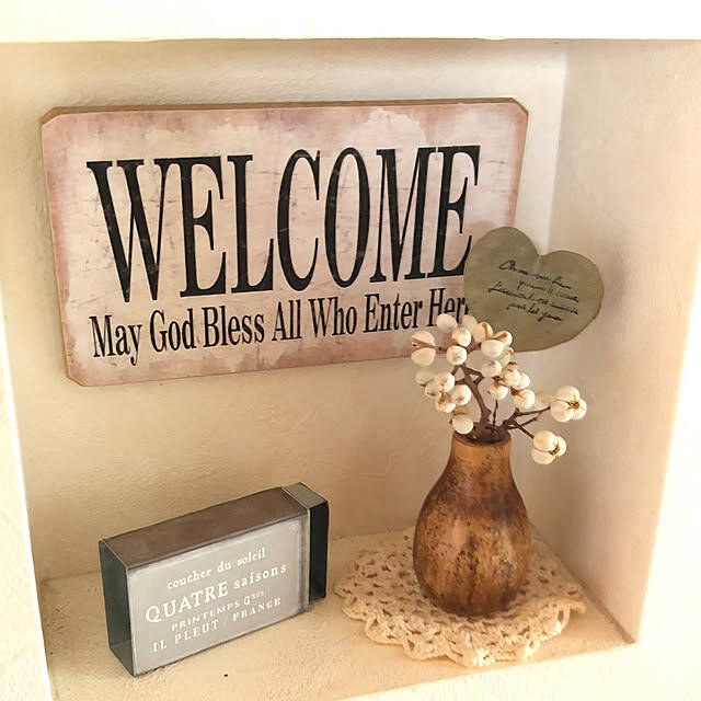 お花を飾ってもそのままでも目を引く♪セリアのフラワーベースがある暮らし