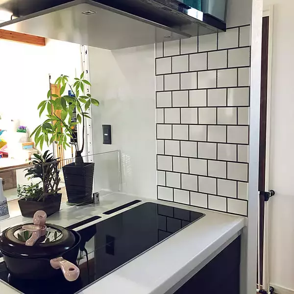 「貼るだけでペイント代わりにも♪ダイソーのマスキングテープを使ったDIYのアイデア」の画像