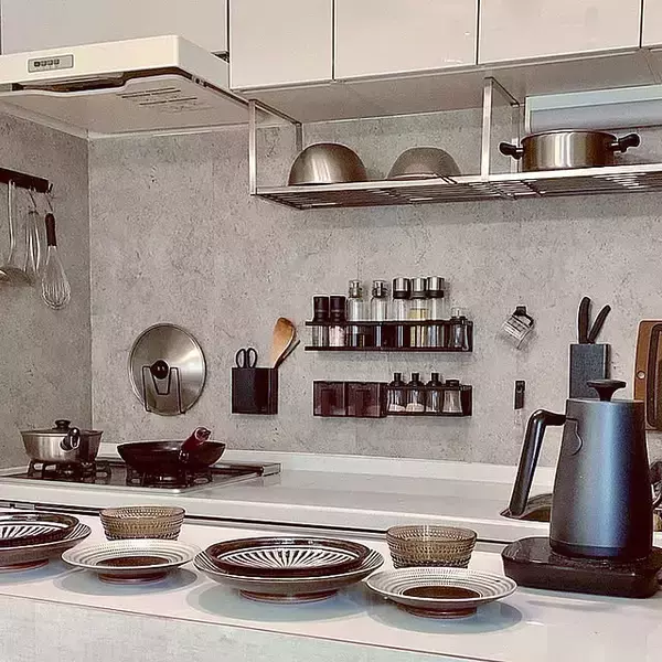 「調味料収納の正解はコレ！収納スタイルに合わせて選ぶ山崎実業の収納アイテム6選」の画像