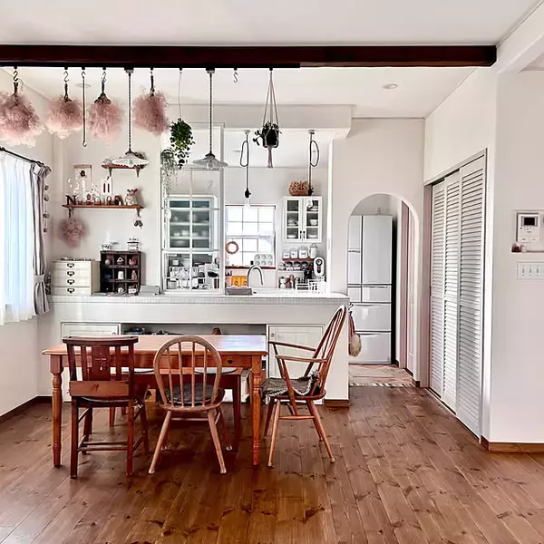 「優雅に過ごすおうち時間♡さまざまなテイストで楽しめるフレンチスタイルのお部屋6選」の画像