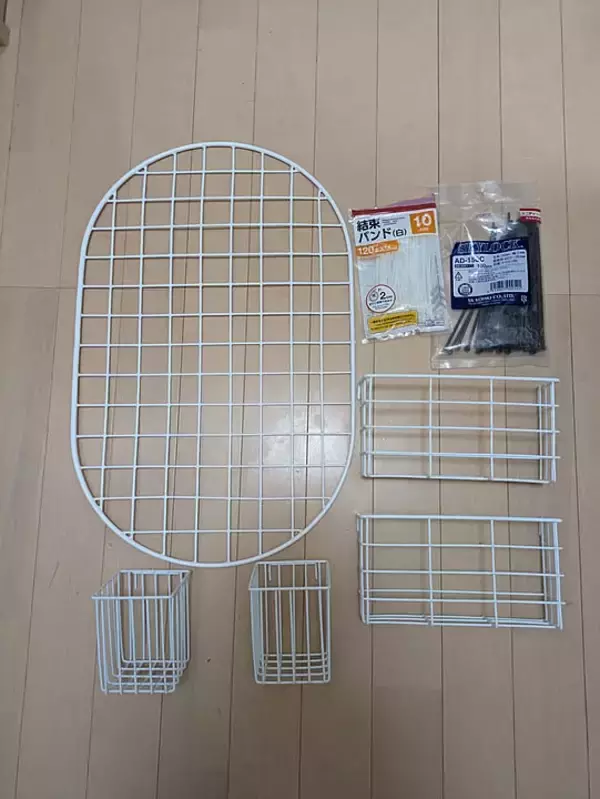 「「見た目もスッキリ、ワイヤーネットでつくるバス用品収納」 by Shion+さん」の画像